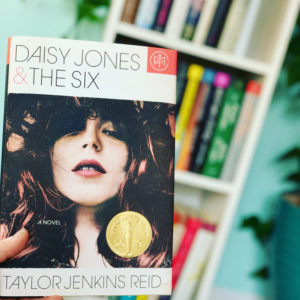 Daisy Jones & The Six #bookreviews #beingfibromom #brandisbookcorner #historicalfiction #daisyjonesandthesix