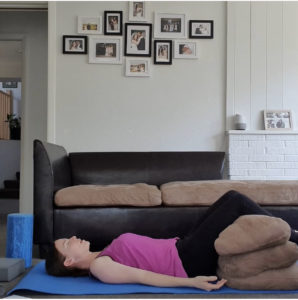 Yoga for Fibromyalgia and Your Family with Melissa Reynolds #yogaforfibromyalgia #beingfibromom